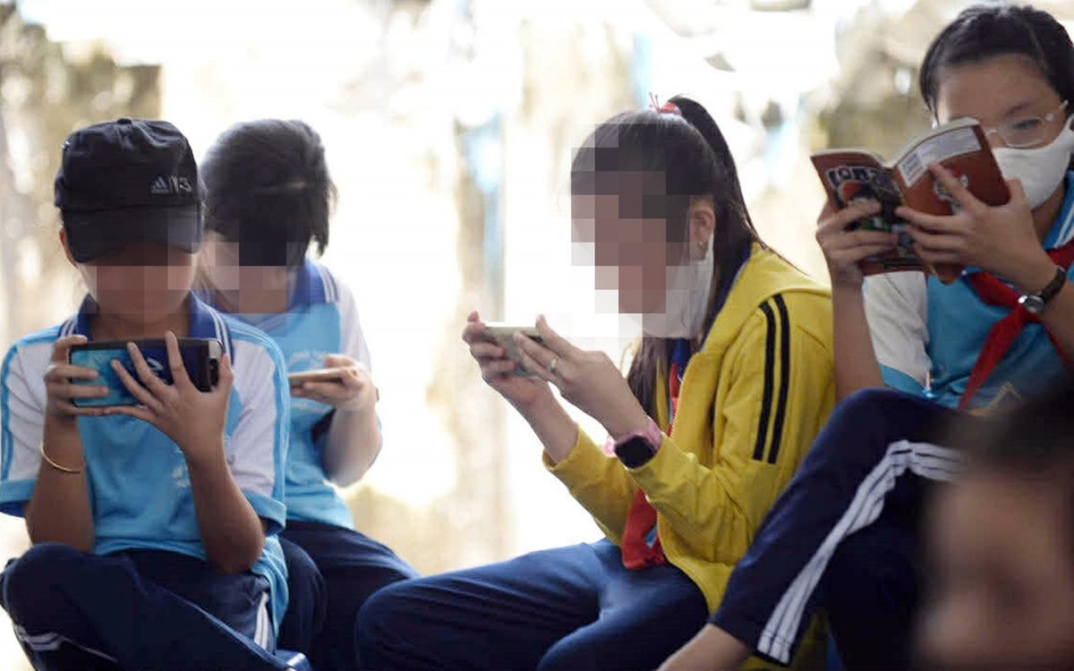 Điện thoại 'nuôi' trẻ, nhiều hậu quả khó lường