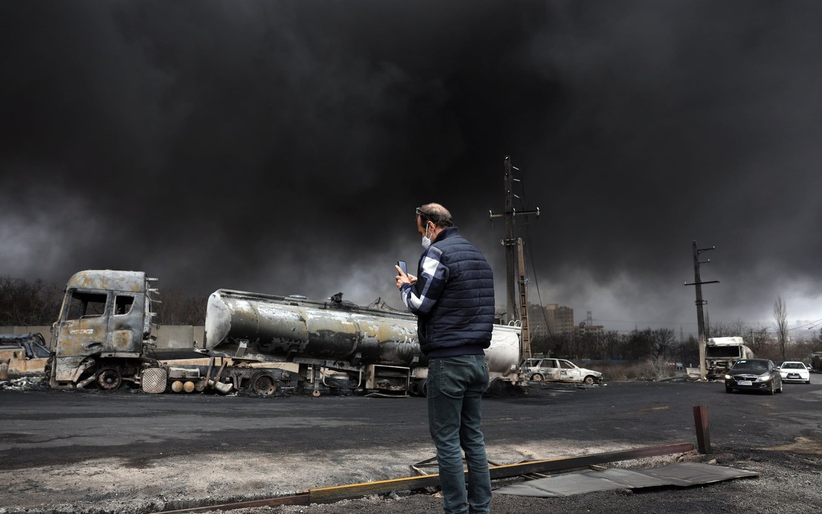 'Mưa đen' rơi xuống Iran sau loạt không kích, chuyên gia cảnh báo nguy hiểm hơn mưa axit