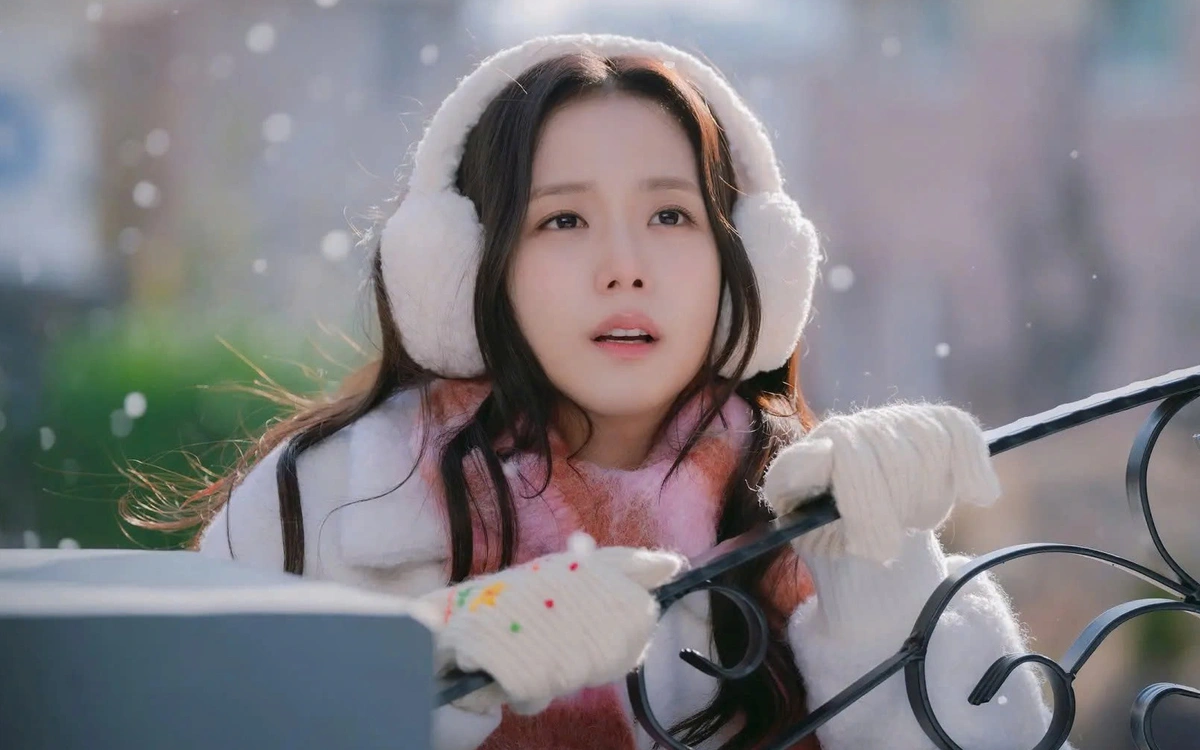 Jisoo BlackPink trong Boyfriend on Demand: Vẫn chỉ là bình hoa di động