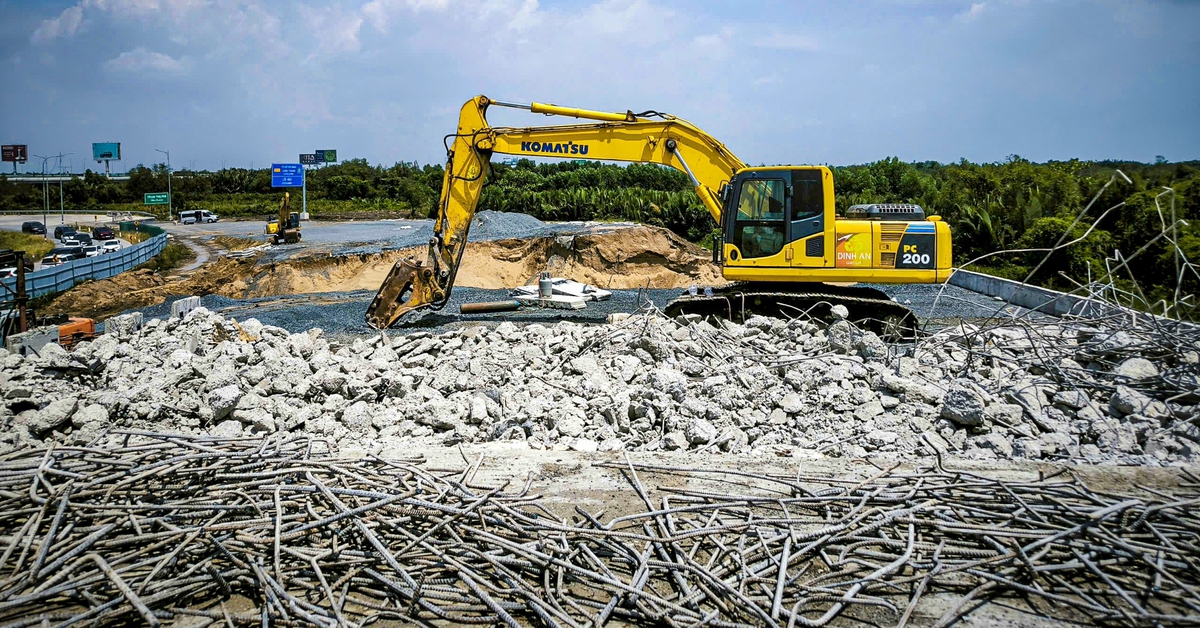 Cận ngày thông xe, tường chắn nhánh cầu vành đai 3 TP.HCM thuộc gói XL1 phải dỡ ra thi công lại