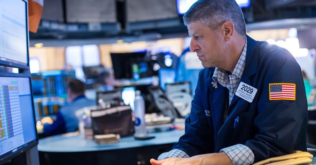 Đọc nhanh 1-4: Giá dầu sụt mạnh, vàng tăng, chứng khoán Mỹ vọt hơn 1.125 điểm