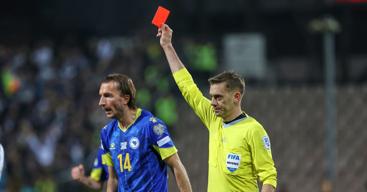 Trọng tài hứng chịu 'cơn mưa' phẫn nộ vì bắt ép tuyển Ý