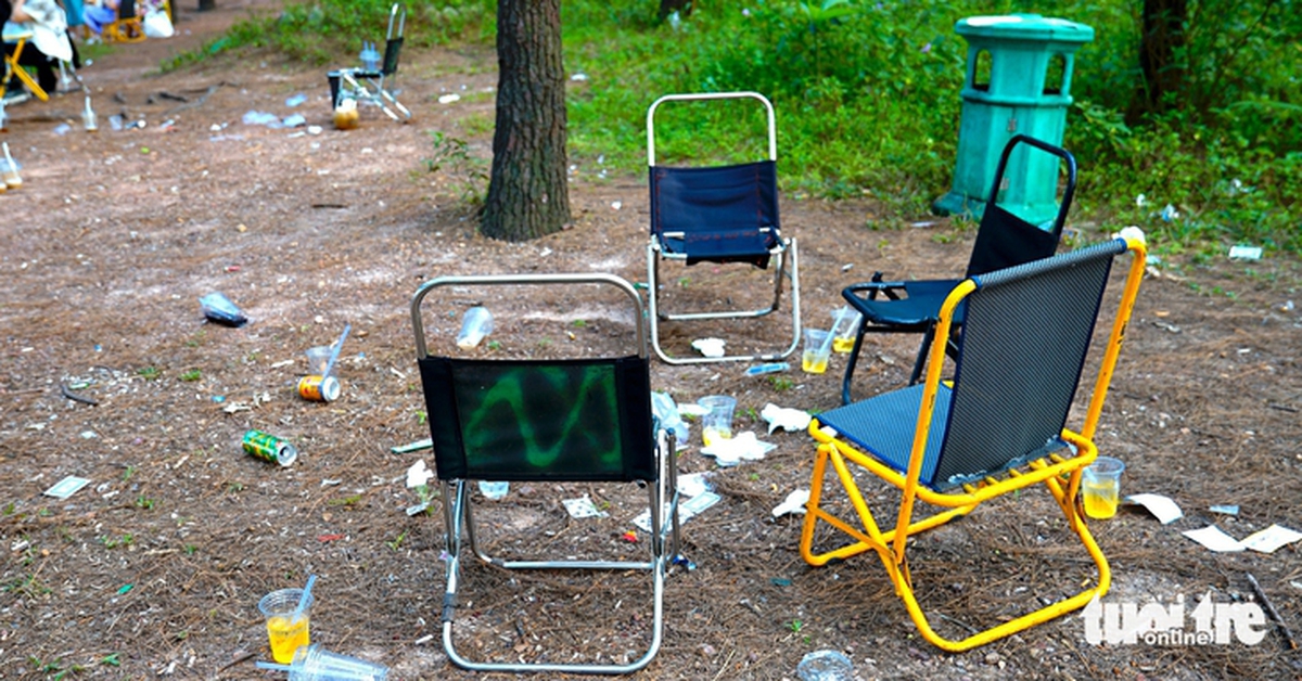 Thói quen 'trả tiền thì có đội ngũ dọn dẹp' nên luôn để lại sự bừa bộn cho người khác