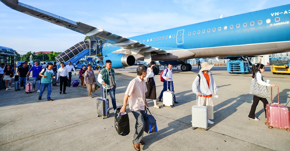 Hãng bay ứng phó với giá nhiên liệu