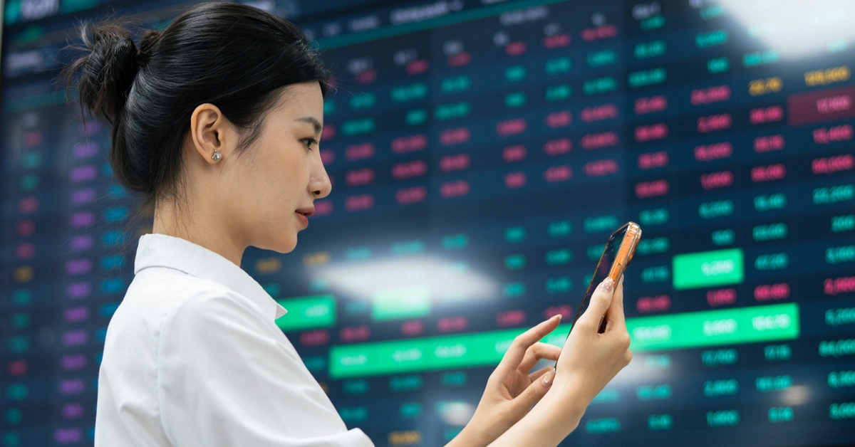 VN-Index bùng nổ phiên sáng, tăng hơn 30 điểm nhờ cổ phiếu Vingroup