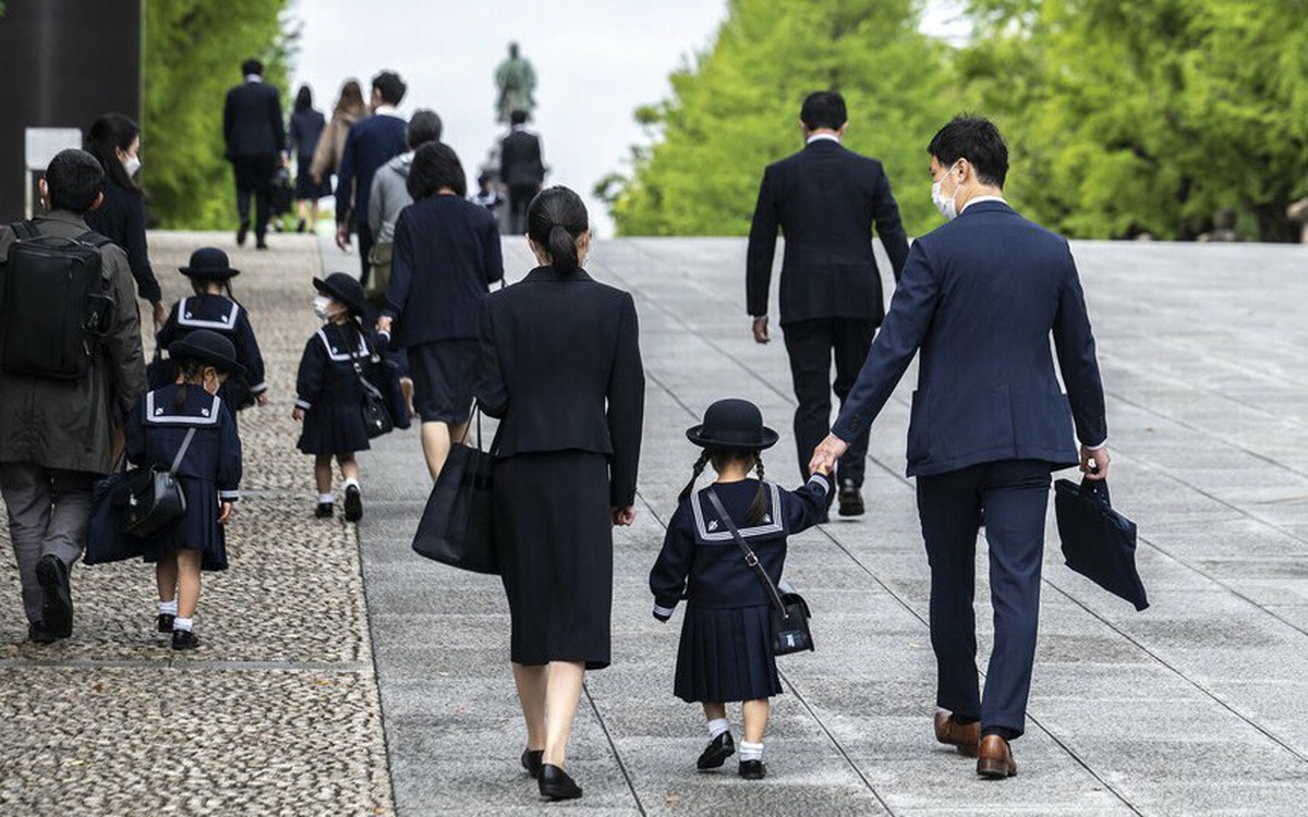 Nhật Bản lần đầu cho phép cha mẹ ly hôn thương lượng quyền nuôi con chung