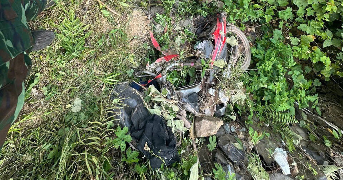 Xe máy lao xuống vực, vợ tử vong, chồng bị thương nặng