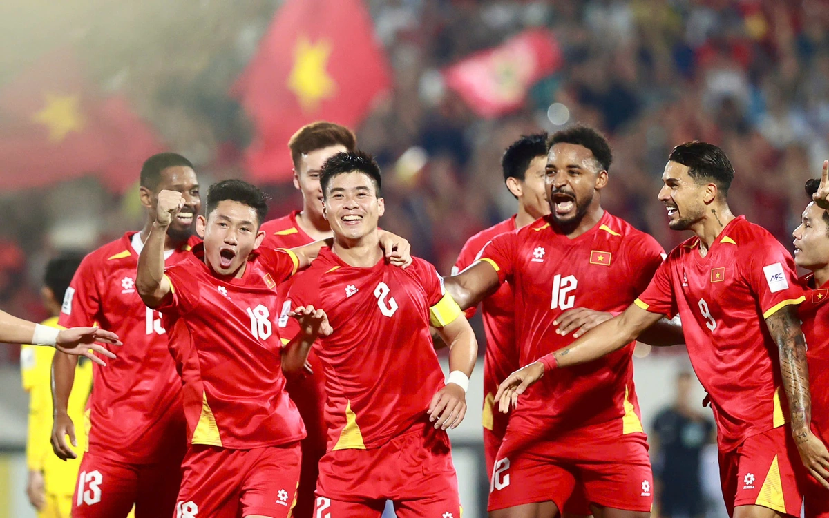 Tuyển Việt Nam thăng tiến mạnh nhất, trở lại top 100 thế giới