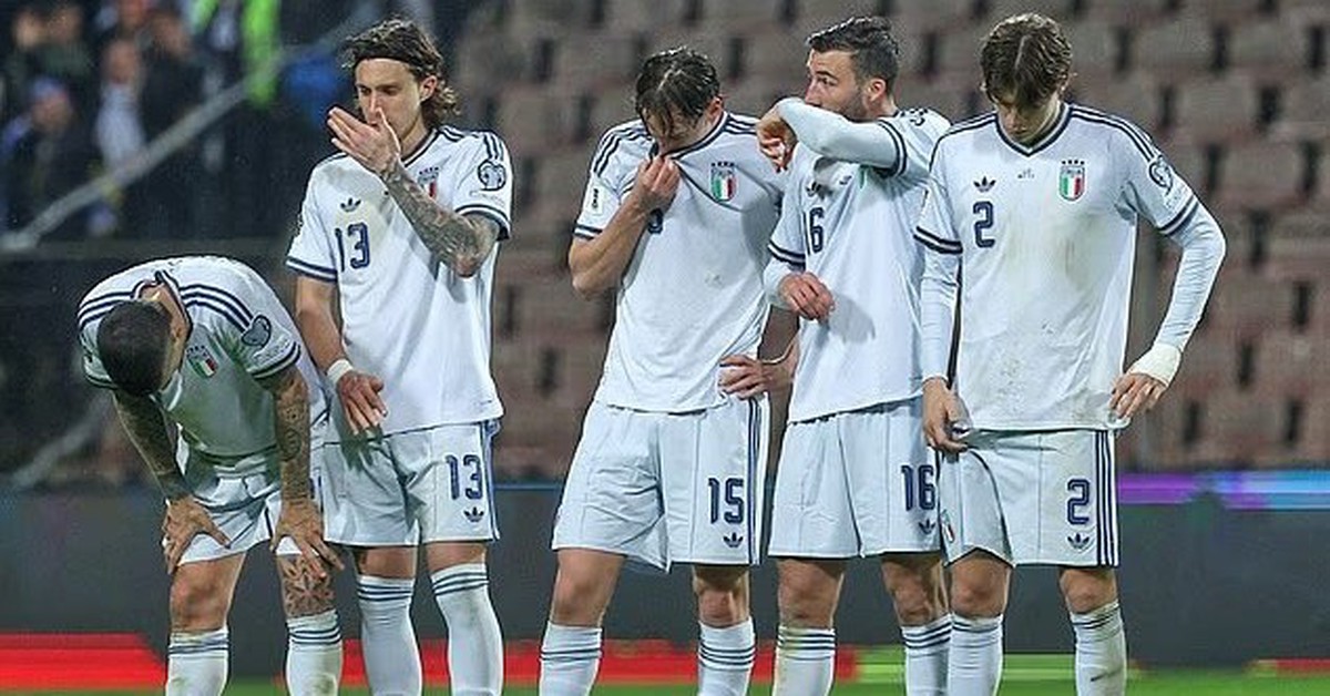 Dư luận quốc tế chỉ trích dữ dội màn trình diễn của tuyển Ý