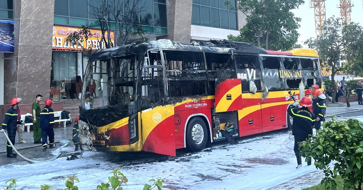 Xe khách giường nằm biển số TP.HCM cháy ở Nha Trang