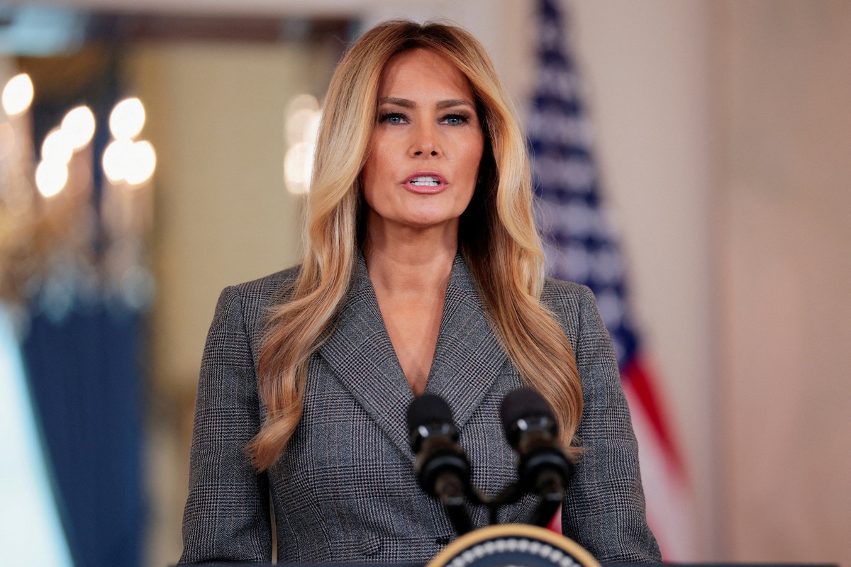 Bà Melania Trump bác bỏ liên hệ với tỉ phú ấu dâm Epstein
