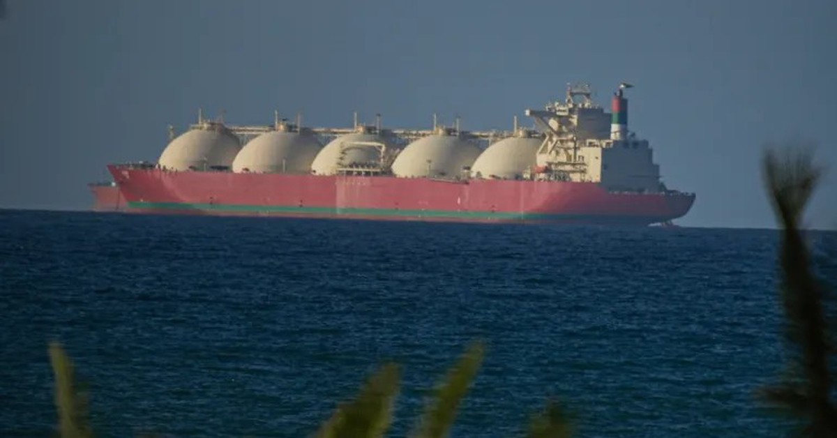 Eo biển Hormuz vẫn nóng sau lệnh ngừng bắn, tàu dầu đối mặt phí triệu USD