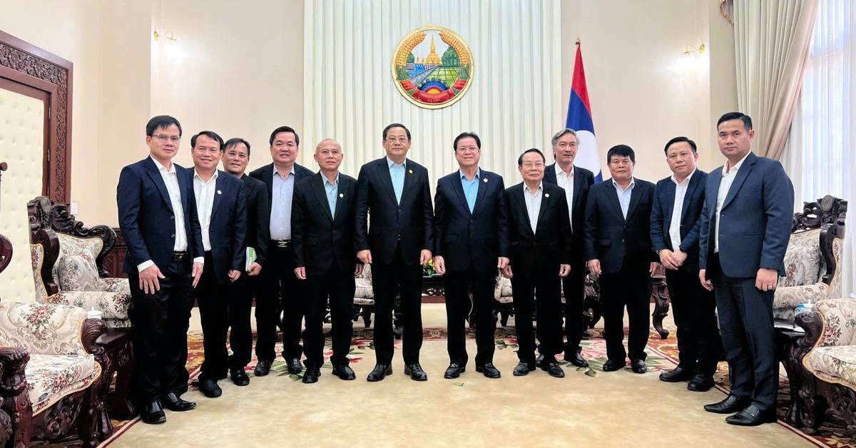 Lãnh đạo VRG thăm, chúc Tết Bun Pimay tại Lào