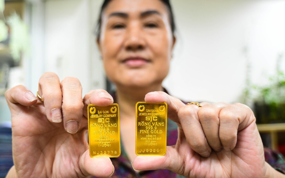 Giá vàng thế giới giằng co quanh ngưỡng 4.800 USD/ounce