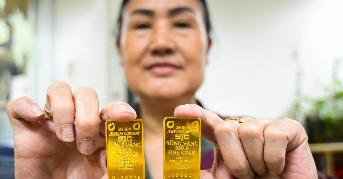 Giá vàng thế giới giằng co quanh ngưỡng 4.800 USD/ounce
