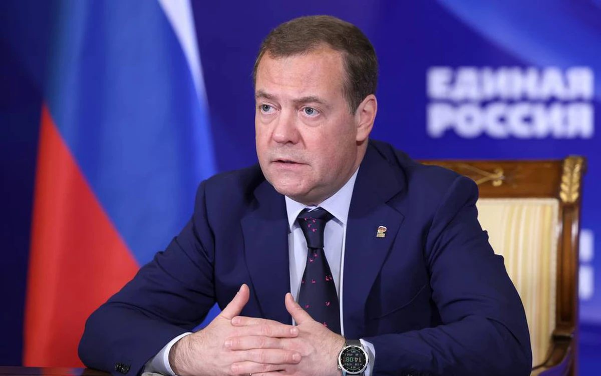 Ông Medvedev ví eo biển Hormuz như vũ khí hạt nhân của Iran