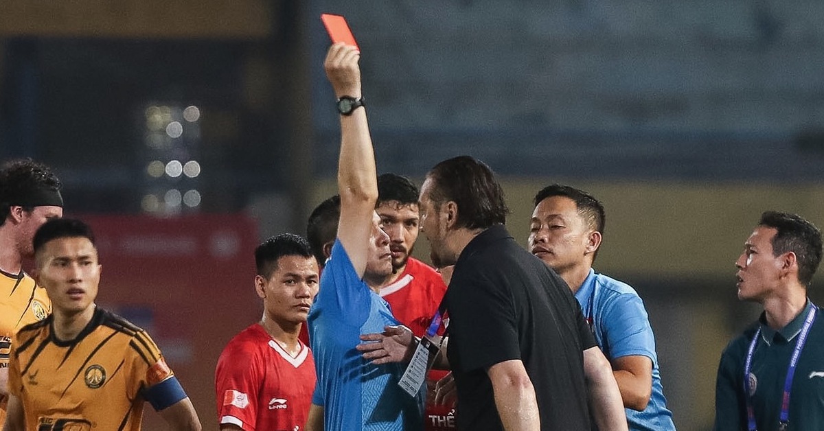 Thể Công - Viettel thắng chật vật Thanh Hóa trong ngày HLV Popov bị thẻ đỏ