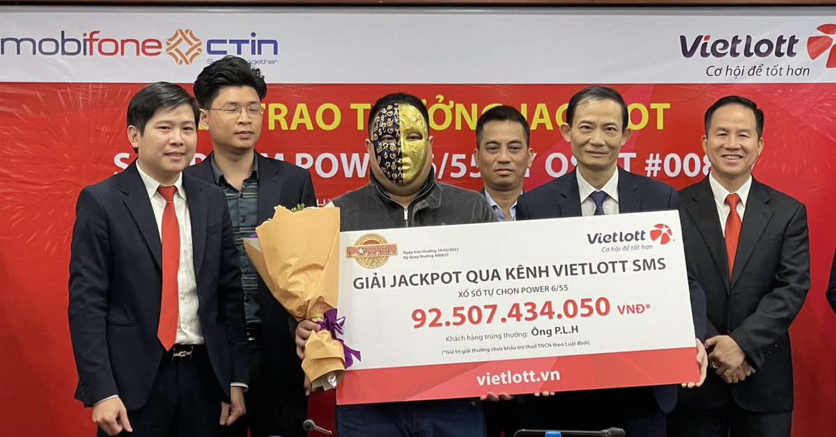 Trúng Jackpot Vietlott hơn 79 tỉ, người chơi thực nhận hơn 71 tỉ đồng