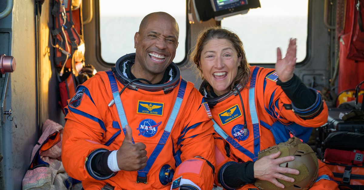 Phi hành đoàn Artemis II rạng rỡ sau sứ mệnh lịch sử