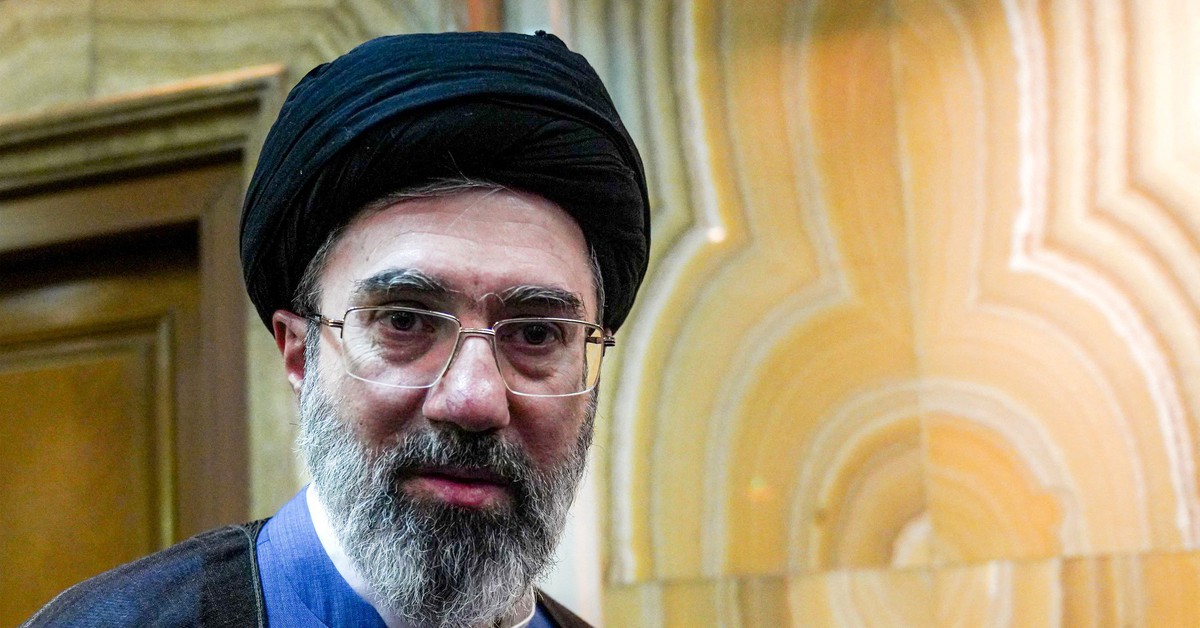 Lãnh tụ tối cao Iran bị thương nặng ở mặt và chân?