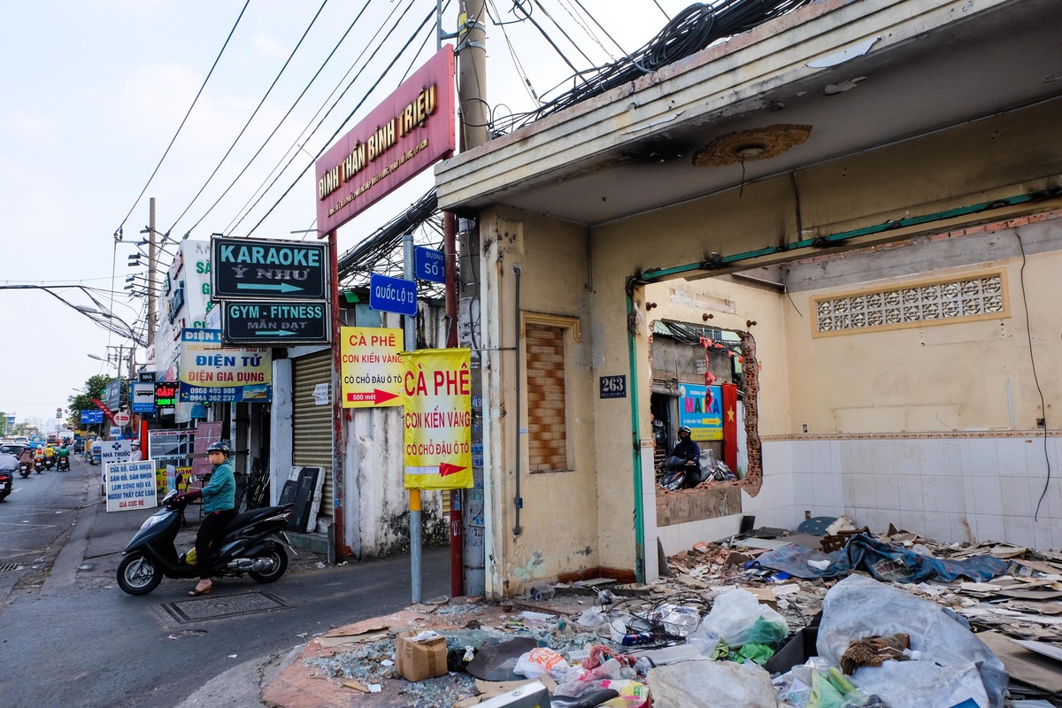 Những căn nhà đầu tiên được tháo dỡ, nhường chỗ cho dự án mở rộng quốc lộ 13