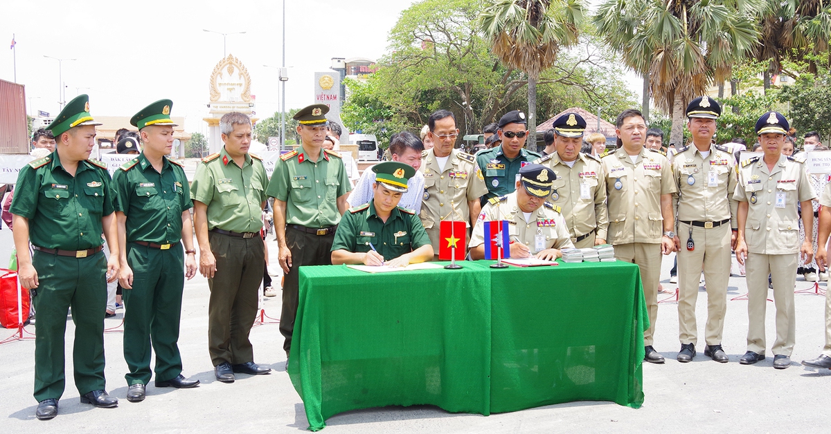 Campuchia trao trả 73 người lao động bất hợp pháp, có người bị truy nã