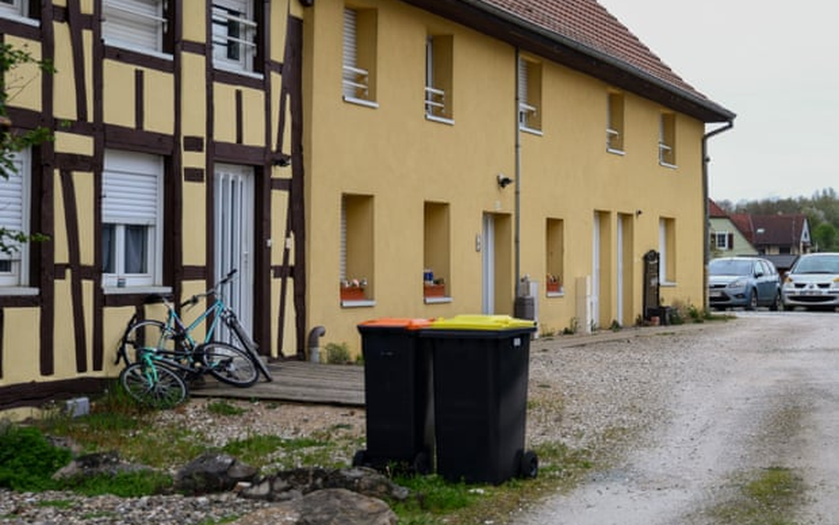 Chấn động nước Pháp: Bé trai 9 tuổi bị cha nhốt trong xe tải suốt 2 năm