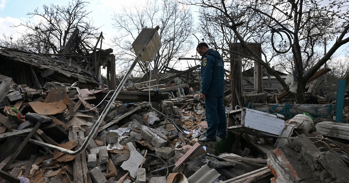 Nga, Ukraine tố nhau vi phạm lệnh ngừng bắn trong lễ Phục sinh