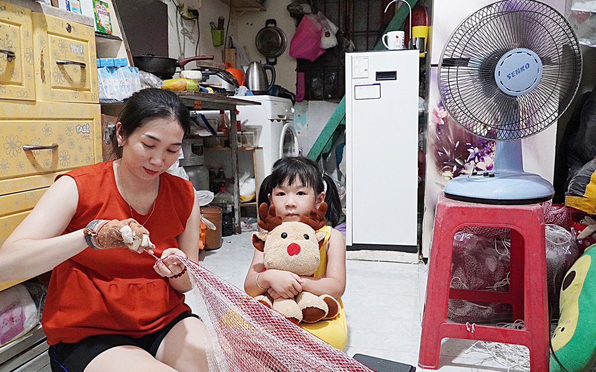 Nắng nóng, người ở trọ thêm gánh lo