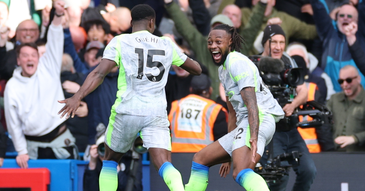 Đè bẹp Chelsea, Man City đe dọa ngôi đầu của Arsenal