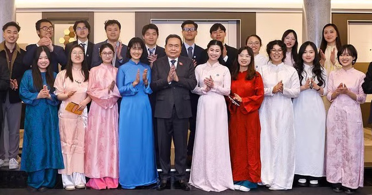 Chủ tịch Quốc hội mong sinh viên Việt tại Ý tiếp thu khoa học công nghệ, đóng góp cho quê hương