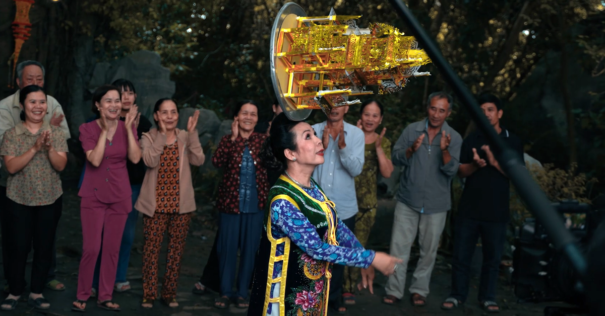 Múa mâm vàng - mâm bạc, múa bóng rỗi, múa cúng trăng, múa chằn vào phim 'Heo năm móng'