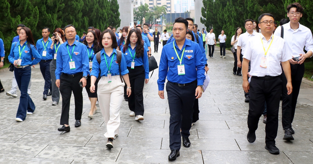 Thanh niên Việt Nam tìm về 'địa chỉ đỏ' tại Quảng Châu
