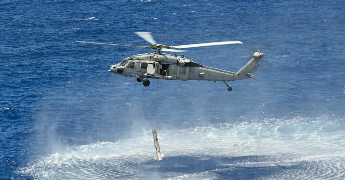 Mỹ rà phá thủy lôi ở eo Hormuz ra sao giữa căng thẳng leo thang?