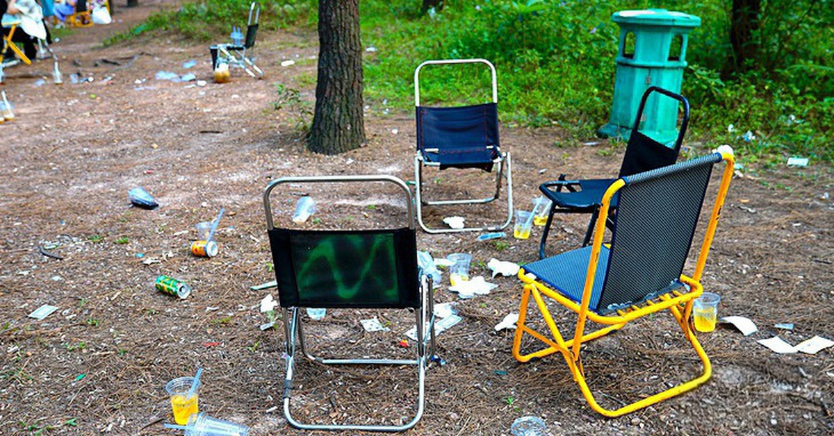 Thói quen 'trả tiền thì có đội ngũ dọn dẹp' nên luôn để lại sự bừa bộn cho người khác