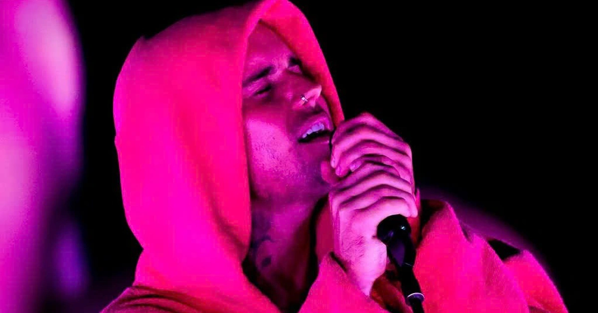 Màn trình diễn 'lười biếng' của Justin Bieber tại Coachella gây tranh cãi