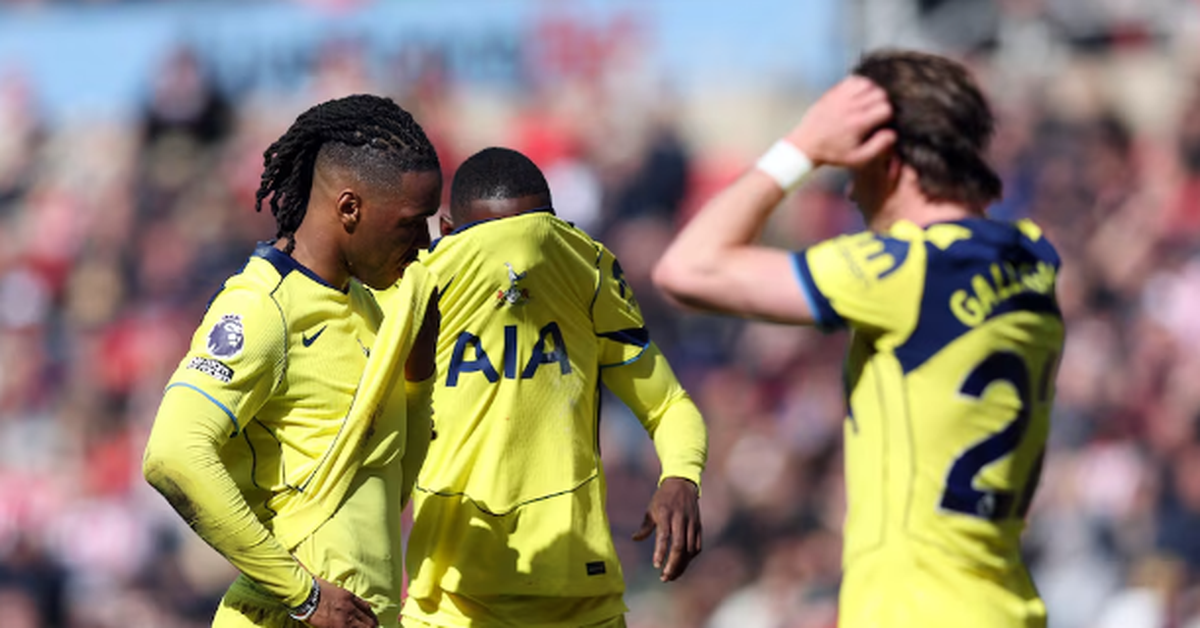 Tottenham Hotspur sụp đổ không phanh