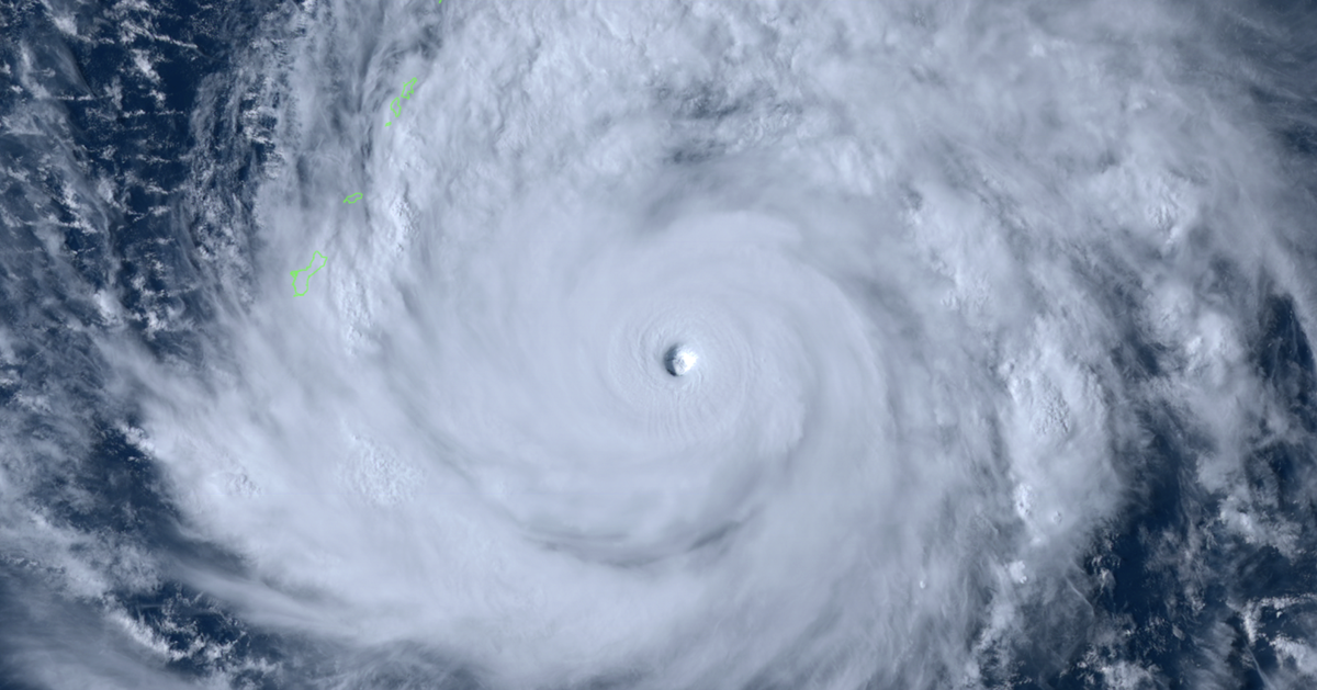 Hình ảnh vệ tinh siêu bão Sinlaku, mắt bão rõ nét, mạnh nhất thế giới từ đầu năm