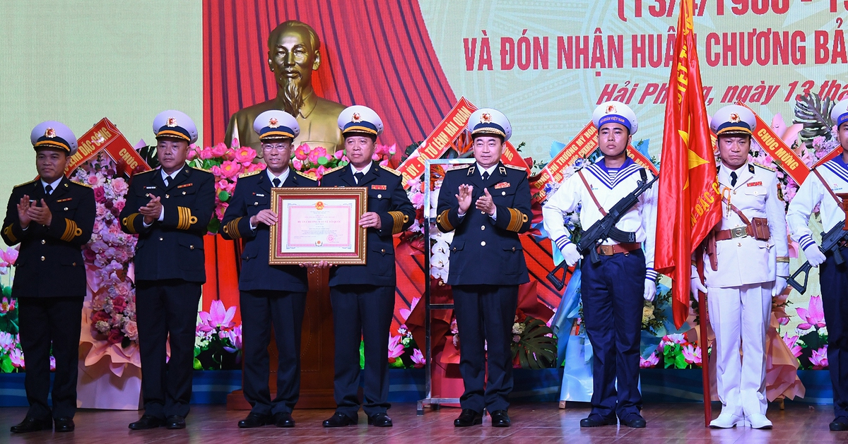 Lữ đoàn Đặc công 126 Hải quân đón nhận Huân chương bảo vệ Tổ quốc hạng nhất