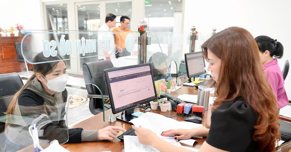 Người dân 19 xã, phường an toàn khu cách mạng tại TP.HCM được cấp thẻ BHYT miễn phí