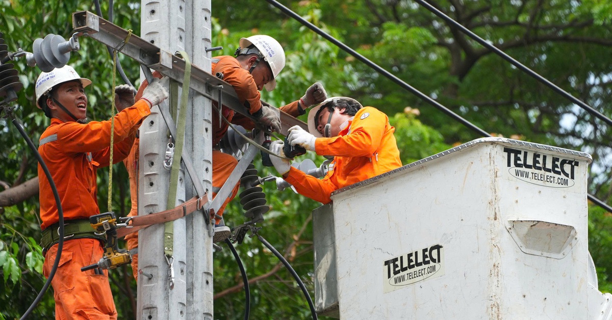 Ngành điện TP.HCM và bài toán cấp điện cho hàng ngàn nhà máy lớn