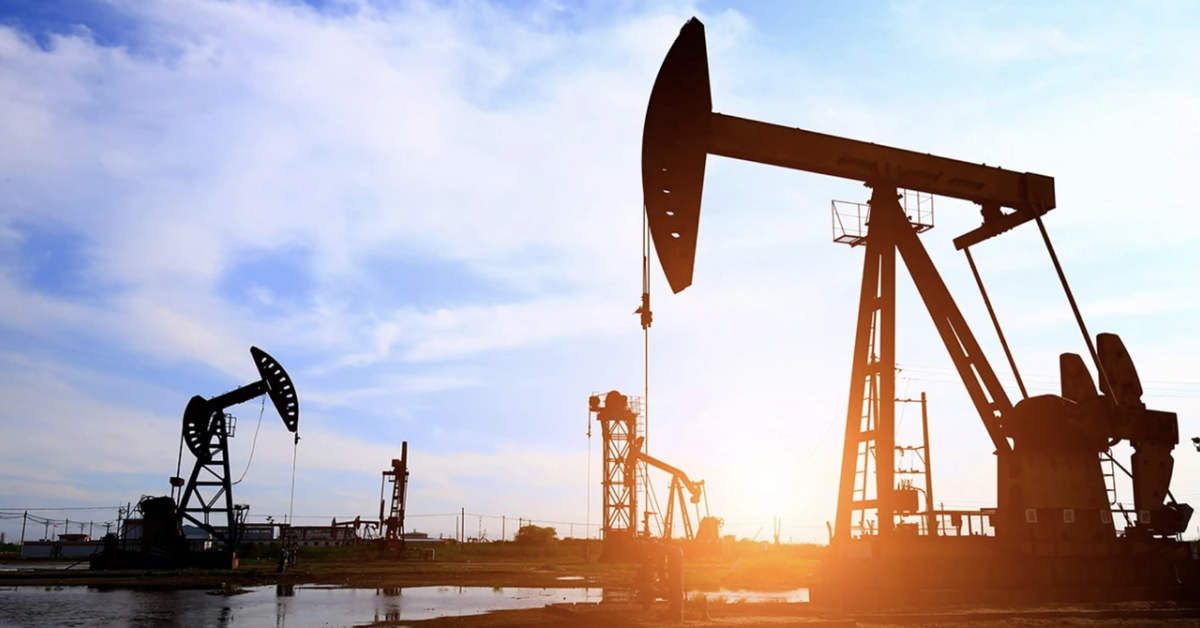 Đọc nhanh 13-4: Giá dầu vọt lên gần 104 USD/thùng; đồng USD mạnh lên, vàng giảm