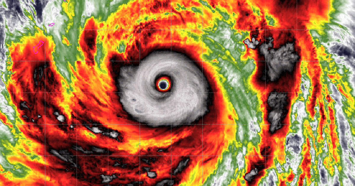 Siêu bão Sinlaku tiếp tục mạnh thêm, gió lên tới 212km/h