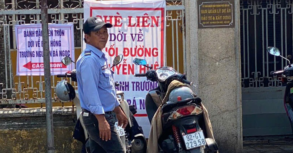 Loạt biển thông báo dời điểm bán hàng trên vỉa hè ở Hội An sau loạt yêu cầu của chính quyền