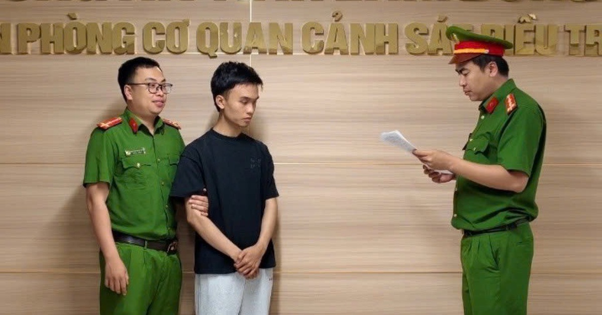 Mượn điện thoại 'thao tác giúp', nhân viên ngân hàng lừa khách 1,7 tỉ đồng