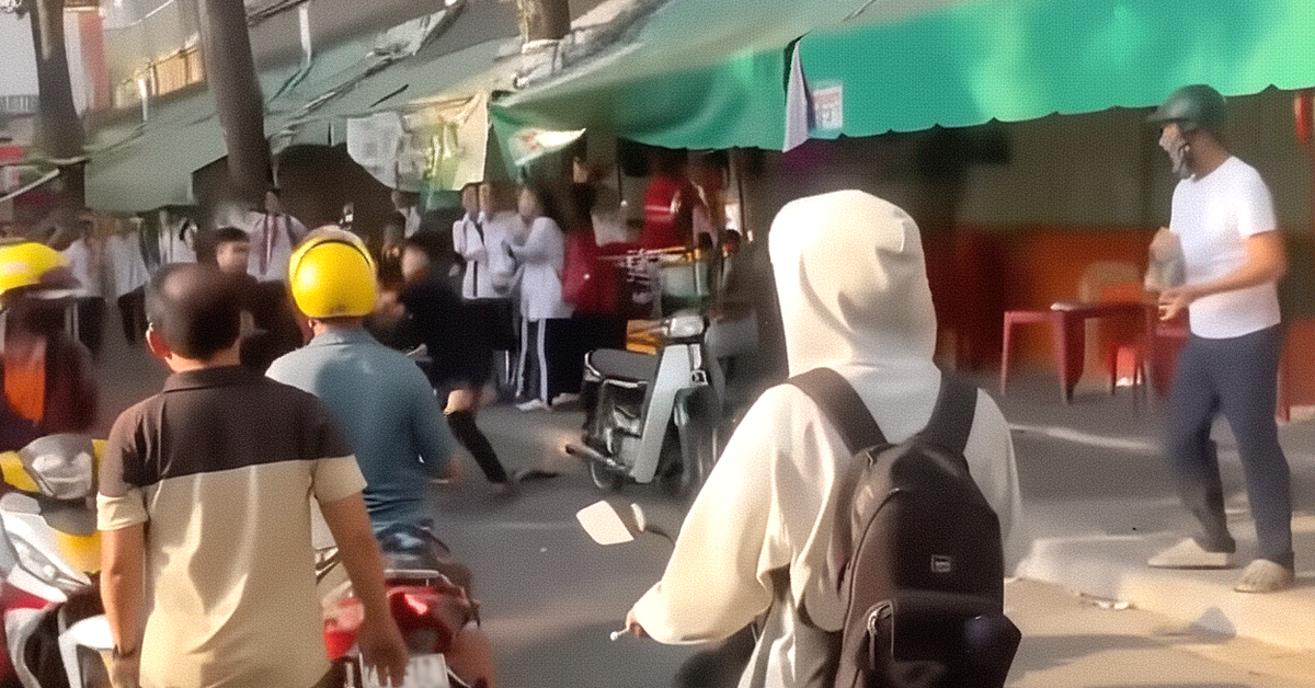 Công an phường Chợ Lớn triệu tập nhóm thanh thiếu niên đánh nhau trước cổng trường