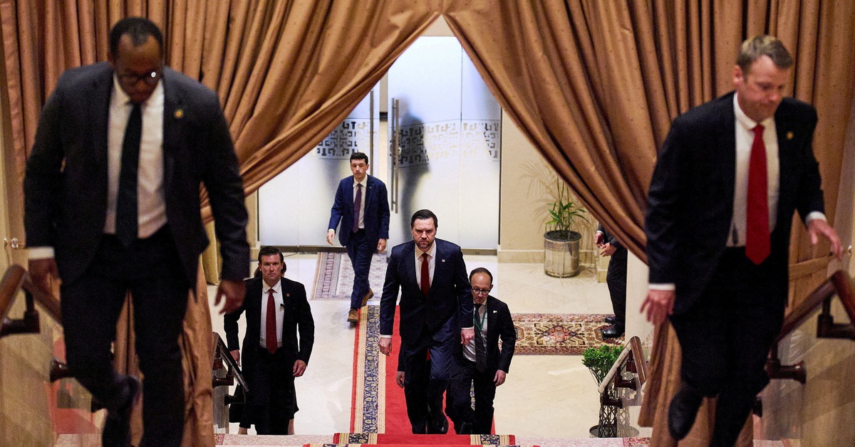 21 giờ đàm phán không ngủ: Hậu trường căng thẳng của cuộc gặp Mỹ - Iran tại Islamabad