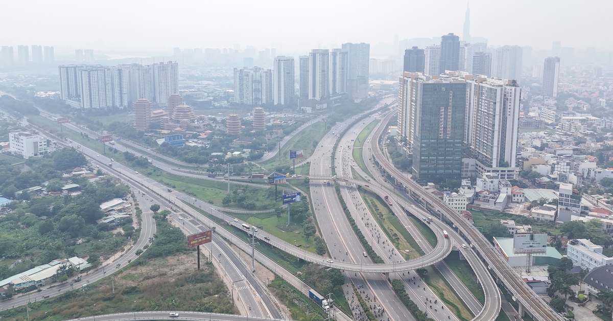 Nhiều nút giao ở TP.HCM ô nhiễm không khí, Cát Lái tới 84% số liệu vượt quy chuẩn