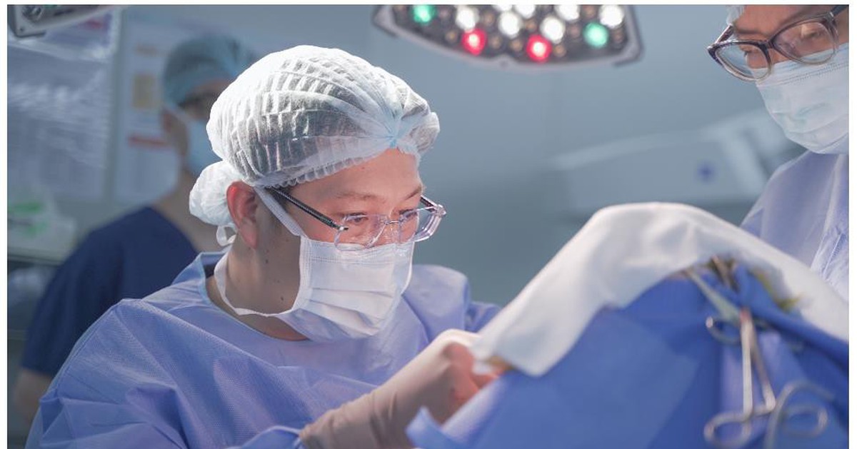 Cứu khỏi ám ảnh kính cắm khắp sọ cho bệnh nhân ngoại quốc