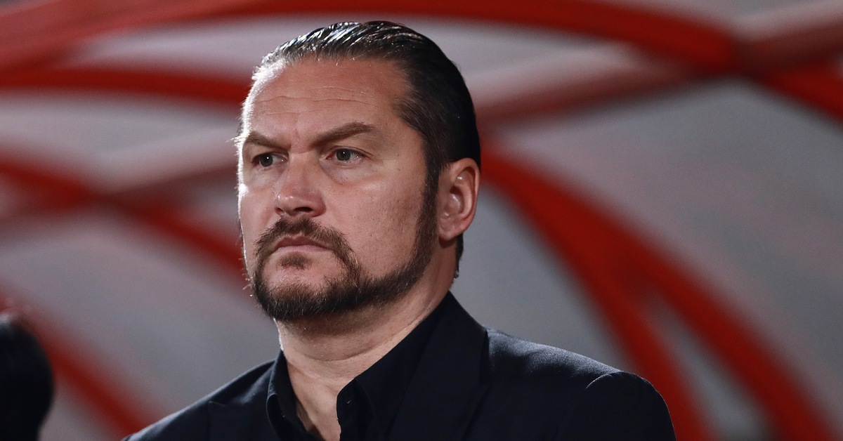 HLV Popov bị cấm chỉ đạo 4 trận, phạt 20 triệu đồng